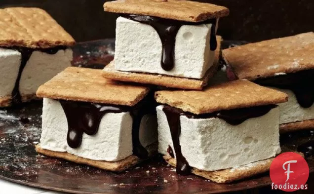 S'mores de Max y Eli Sussman con malvaviscos de Arce y Bourbon