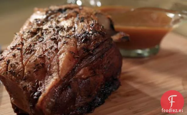 Cerdo Asado Todo El Día, Chutney De Manzana Picante, Puré De Batatas Cítricas, Acelgas Salteadas