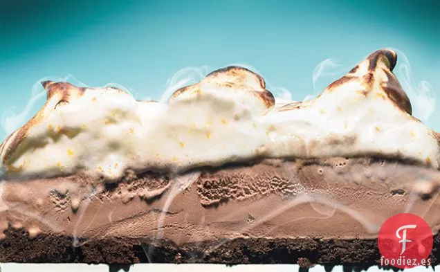 Pastel de Helado de Chocolate Mexicano con Merengue de Naranja