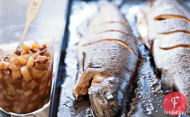 Trucha Asada Entera con Chutney de Higos y Peras Asiáticos
