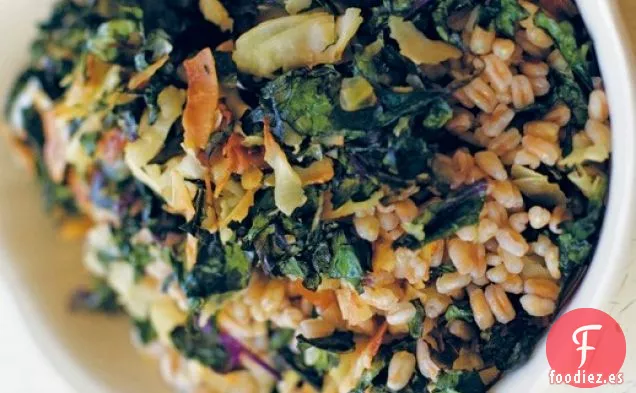 Cocina el Libro: Ensalada de Col Rizada con Coco Tostado