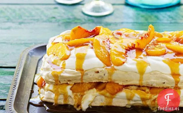 Pavlova de Almendras con Melocotones, Crema y Caramelo de Melocotón Salado