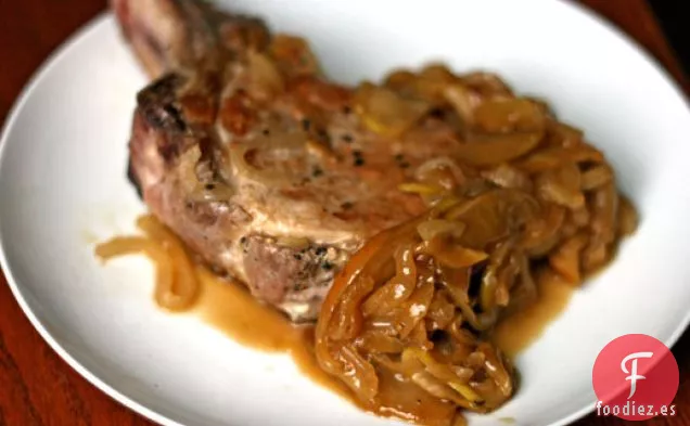 Cena de esta Noche: Chuletas de Cerdo de Corte Grueso con Manzanas y Cebolla