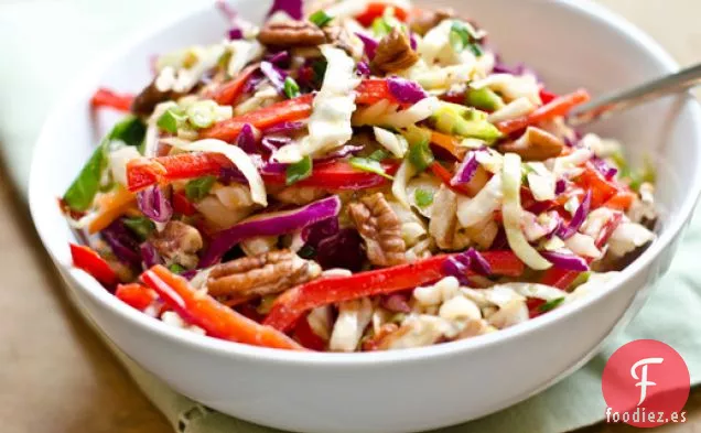 Ensalada de Estilo Sureño con Nueces y Vinagreta de Dijon de Arce