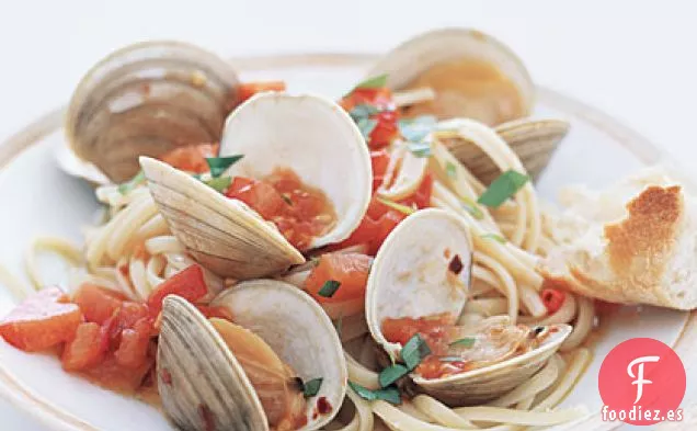 Linguini con Salsa de Almejas