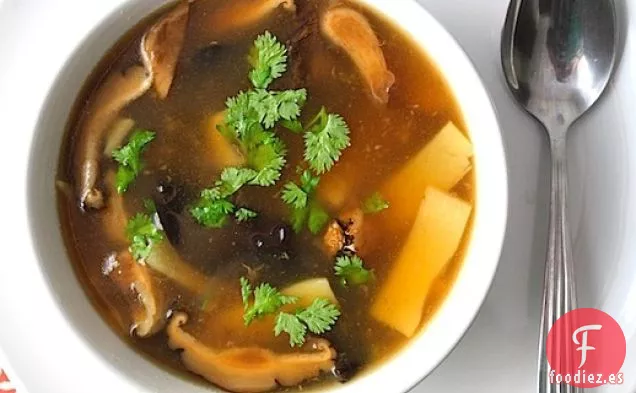 Sopa Picante y Agria al estilo Cantonés