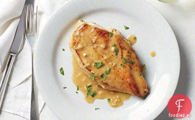 Pechuga de Pollo Cocida en Sartén con Salsa de Sartén Rica