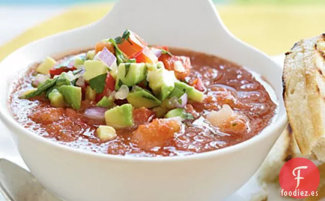 Gazpacho con Camarones y Salsa de Aguacate