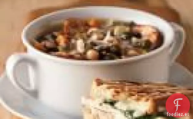 Sopa de Salchichas y Acelgas Suizas