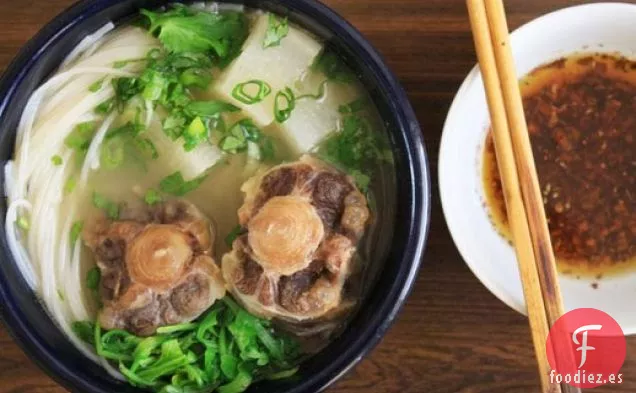 Caldo de Huesos y Salsa para Mojar