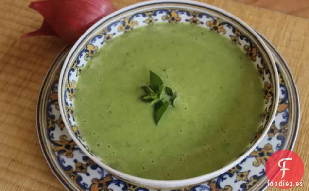 Sopa de Guisantes preparada con Chalota, Limón y Parmesano