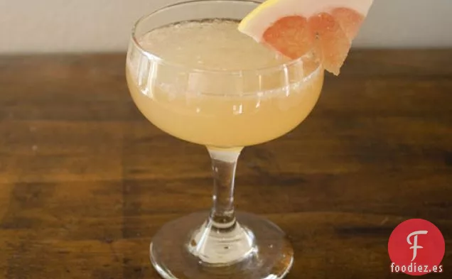 Cóctel de Pomelo y Albahaca