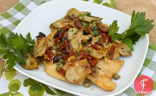 Pescado Blanco Frito en Sartén con Alcachofas, Aceitunas y Tomates Secados al Sol