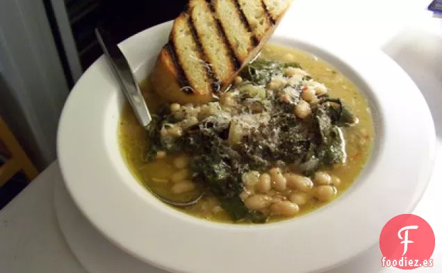 Sopa De Frijoles Toscanos Y Acelgas Suizas