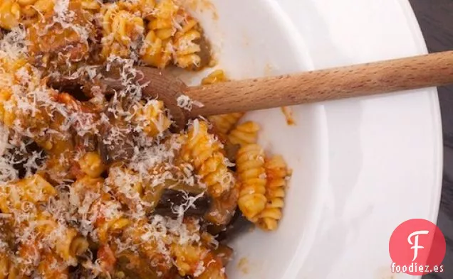 Pasta con Berenjena, Portobella y Tomates
