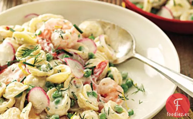 Orecchiette con Guisantes, Camarones y Aderezo de Suero de Leche y Hierbas