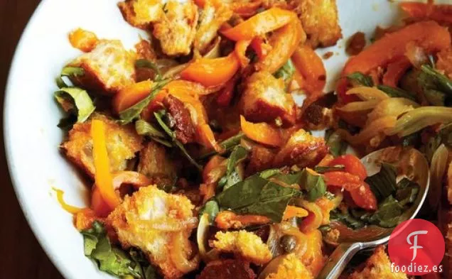 Panzanella de pimiento amarillo de ' Family Table