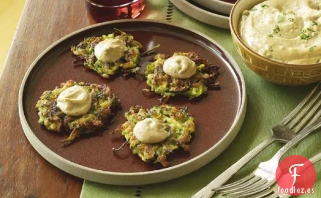 Pasteles de Calabacín de Oriente Medio de Kosher Revolution con Salsa Tahini