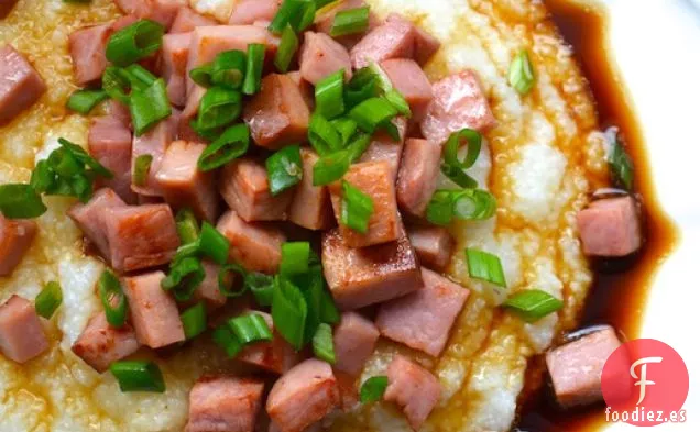 Jamón y Sémola con Salsa de Ojos Rojos