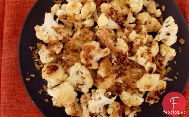 Coliflor Asada de Sam Sifton con Migas de Pan de Anchoa