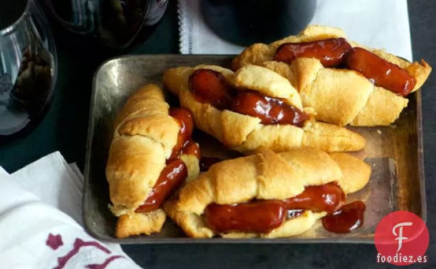 Sándwiches de Salchichas de Cóctel Glaseadas y Rollos de Media Luna