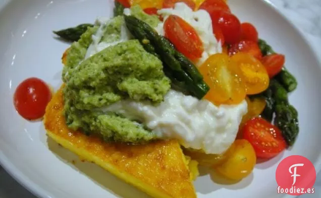 Cocina el Libro: Filetes de Polenta con Pesto de Espárragos, Tomates Cherry y Burrata