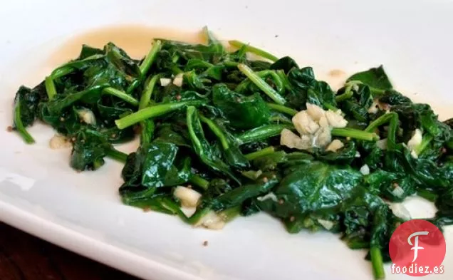 Espinaca de Ajo Salteada con Semillas de Mostaza