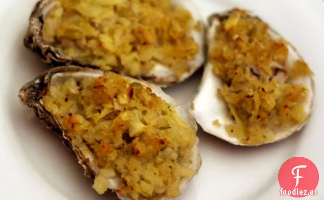 Cena de esta Noche: Ostras al Horno de Alton Brown con Alcachofas y Migas de Panko