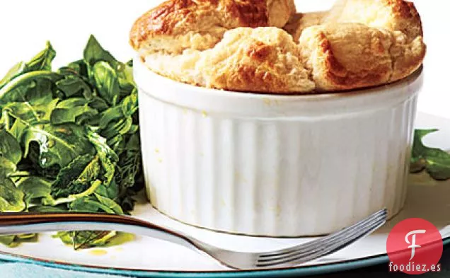 Soufflés de Queso con Ensalada de Hierbas