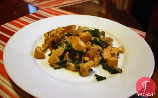 Cena de esta noche: Tofu de Tres Alarmas con Setas de Ostra y Espinacas