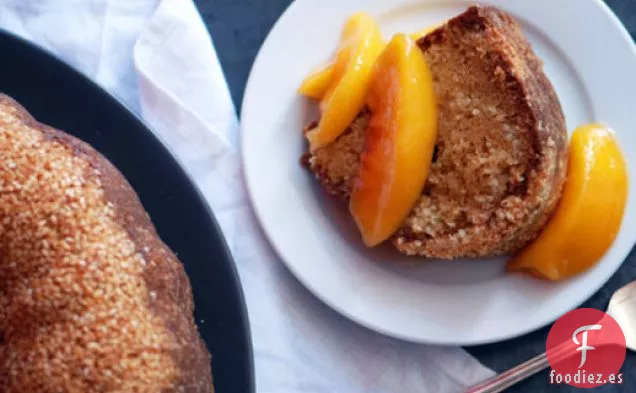 Pastel de Azahar y Sésamo con Melocotones
