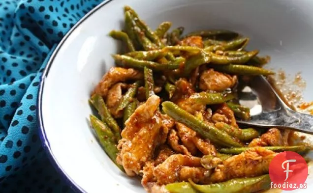 Salteado de Pollo al Curry Rojo con Judías Verdes