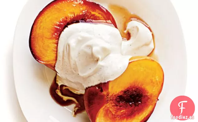 Melocotones Glaseados Con Bourbon Y Yogur