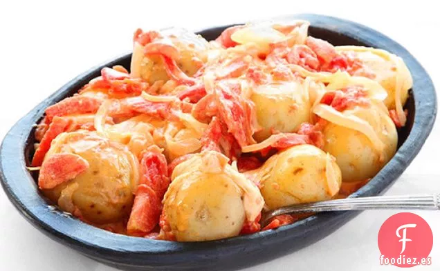 Papas Chorreadas (Papas Colombianas con Queso y Salsa de Tomate)