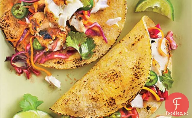 Tacos de Pescado a la Parrilla con Repollo Jalapeño