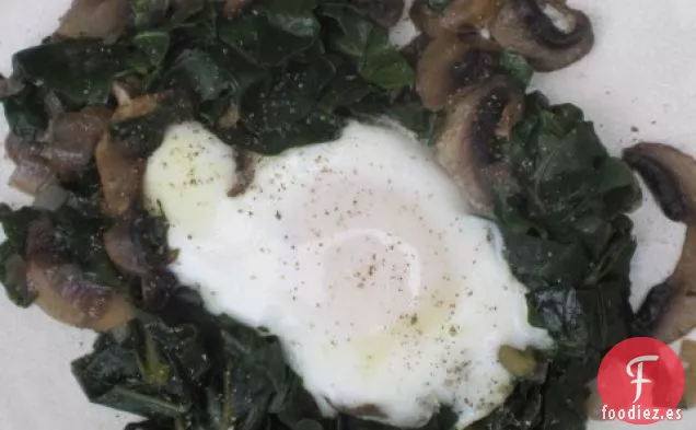 Huevos En Una Cesta De Verduras