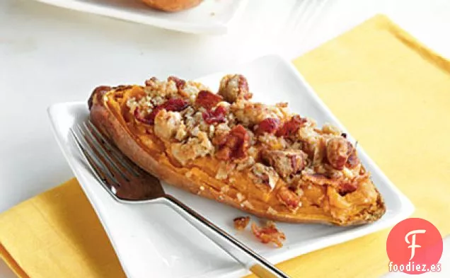 Botes de Camote Horneados dos Veces con Cobertura de Tocino y Pacanas