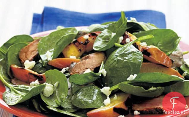 Ensalada de Espinacas con Lomo de Cerdo a la Parrilla y Nectarinas