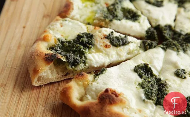 Pizza con Pesto, Ricotta y Mozzarella