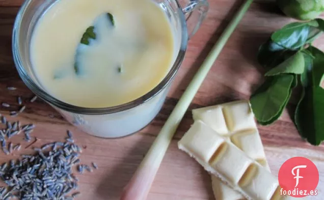 Chocolate Caliente Blanco con Hierba de Limón y Lavanda