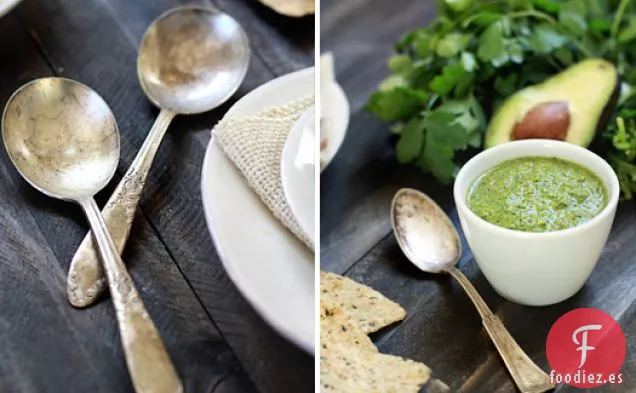 Chile Verde de Pollo y Frijoles Blancos con Pesto de Cilantro y Lima