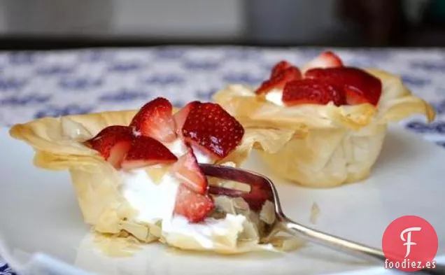 Tazas Filo de Yogur Griego y Fresa