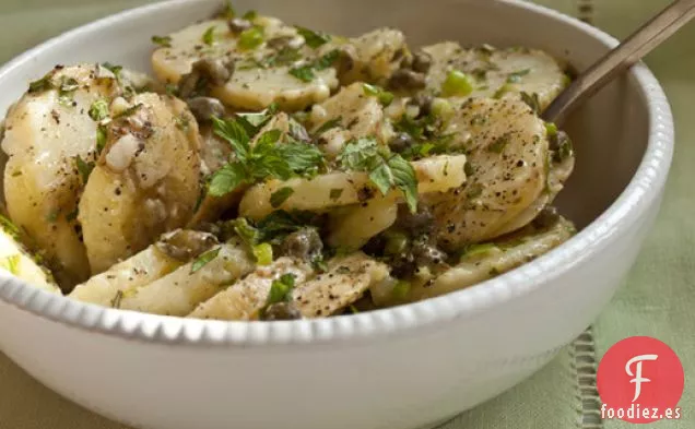 Ensaladas Serias: Ensalada de Patata Caliente de Patricia Wells con Alcaparras, Cebolletas y Menta