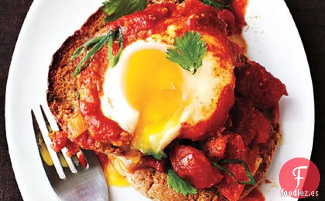 Huevos Escalfados en Salsa de Tomate al Curry