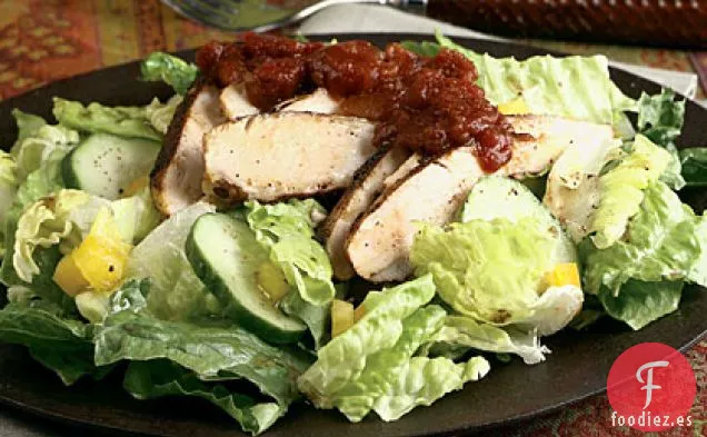 Ensalada de Pollo Ennegrecida con Chutney de Tomate