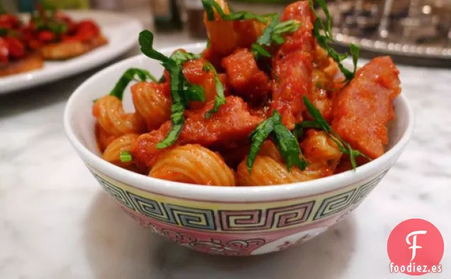 Cocina el Libro: Pasta Farro con Salsa de Tomate Salami Picante y Menta Fresca