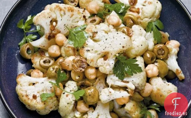 La Coliflor, los Garbanzos y las Aceitunas Asados del Cocinero Rápido Completo