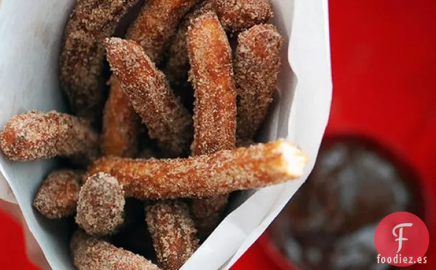 Churros con Chocolate-Salsa de Dulce de Leche