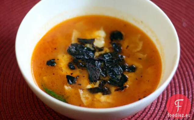 Sopa de Tortilla con Chiles Pasilla Fritos