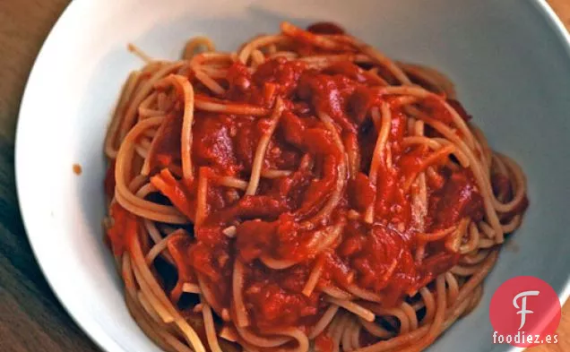 Cena de esta Noche: Espaguetis con Salsa de Tomate y Jengibre